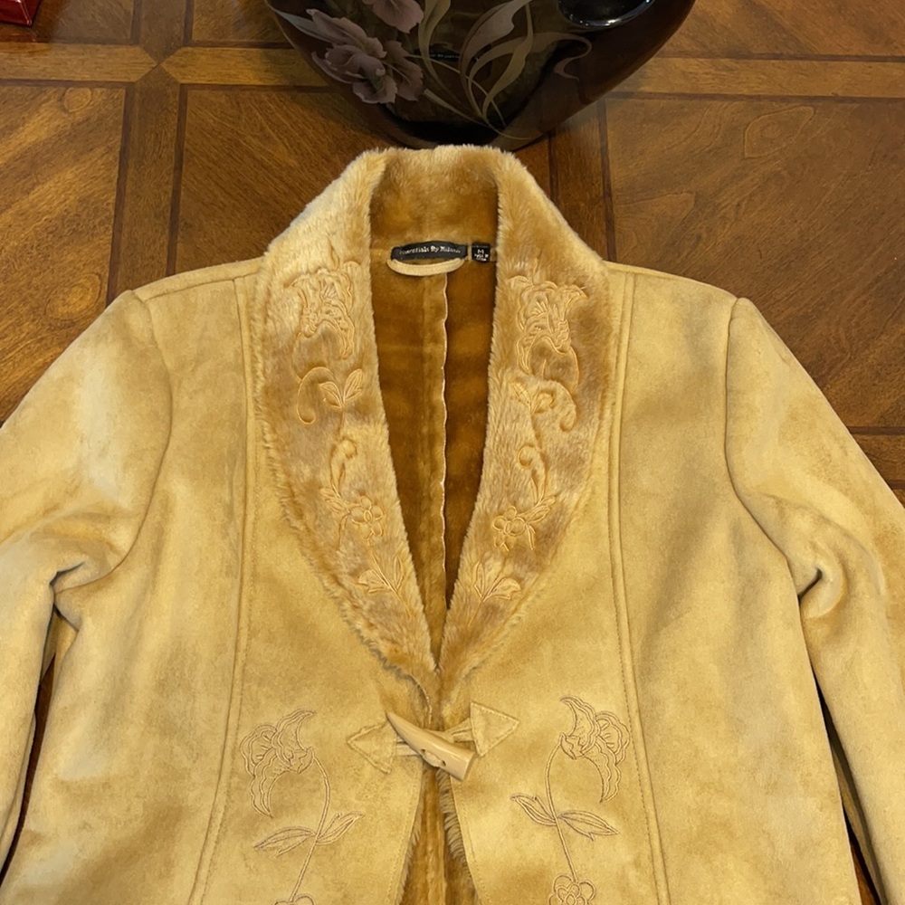 # Essentials By Milano Embroidered Jacket. - image 8